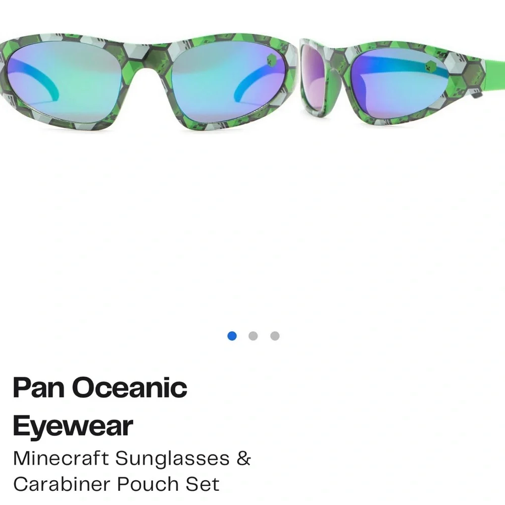 Minecraft sunglasses and carabiner pouch set